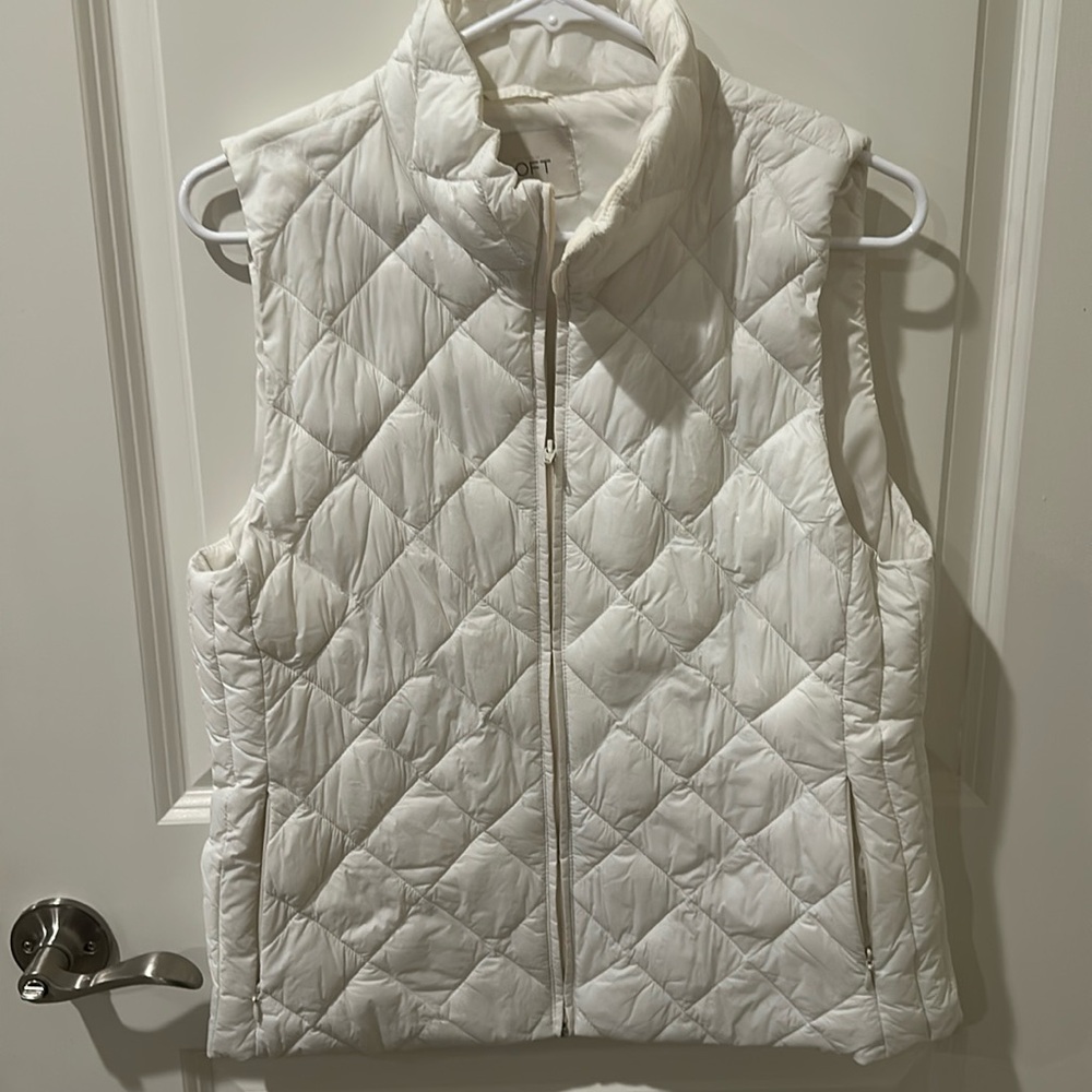 LOFT -Women’s White Puffer Vest Size Medium